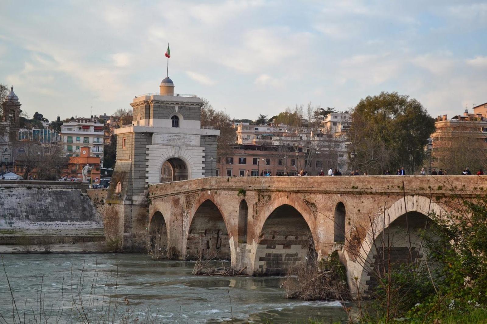 Dolcevita Ponte Milvio Roma Exterior foto